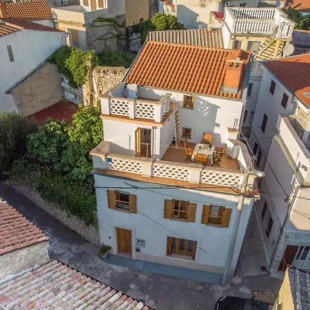 House Majoran In Historic Old Town Novi Vinodolski