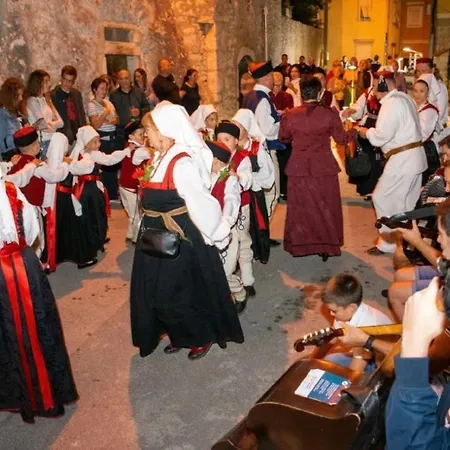 House Majoran In Historic Old Town בית נופש *